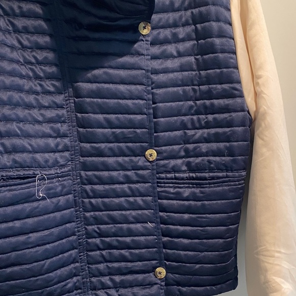 Navy and Cream Women's Quilted Jacket - Picture 4 of 8